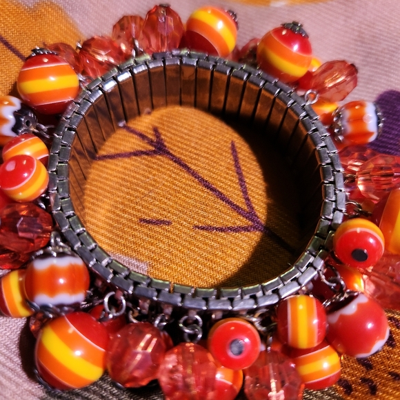 Cha Cha Beaded ☆Candy Corn☆ MCM Bracelet with Germany Stamped Earrings *VTG SET* - Picture 6 of 6